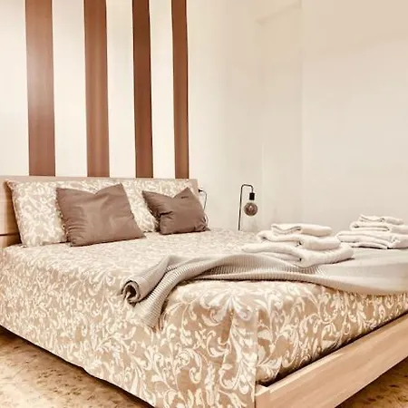 Manzoni Artist شقة باري