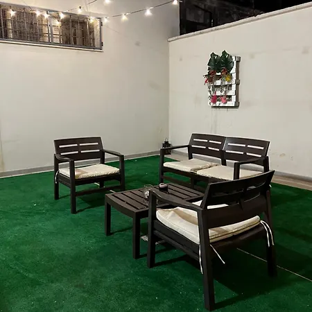 Manzoni Artist * باري